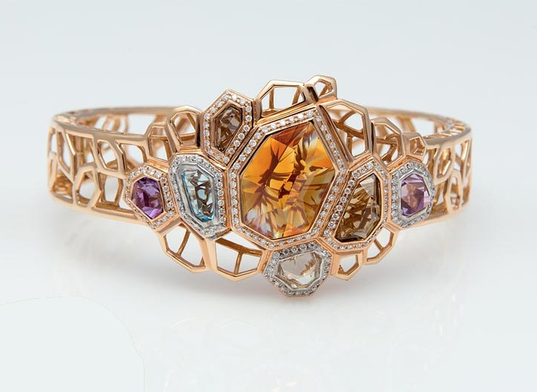 Bellarri's distinctive bracelet in rose gold